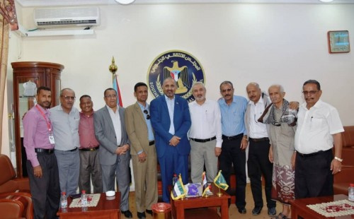 الرئيس الزُبيدي يناقش مع أعضاء هيئة جمعية ردفان للتصالح والتسامح استئناف نشاط الجمعية