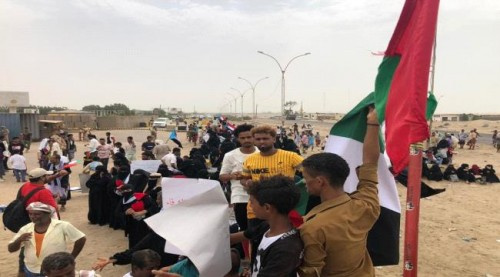 تظاهرة حاشدة أمام مقر قوات التحالف تضامنا مع الإمارات وتندد بالحملات الإصلاحية المغرضة ضدها