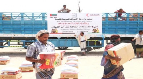 الهلال الإماراتي يوزع سلال غذائية لأسر الشهداء بمديريات #شبـوة