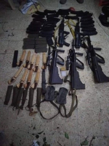 نقطة دوفس بأبين تضبط أسلحة مهربة في طريقها إلى #العاصمة_عدن