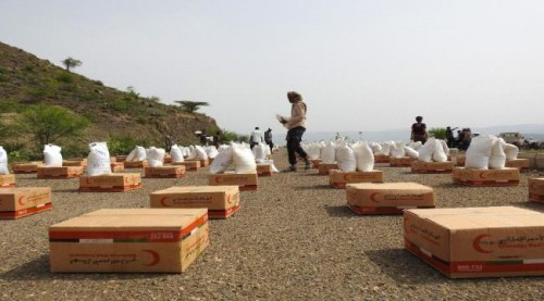الهلال الإماراتي يغيث النازحين في محافظة #الضـالع