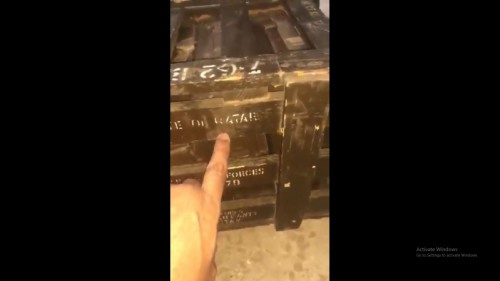 خلال مداهمة وكرا لجماعة الإخوان بـ#العاصمة_عدن .. العثور على أسلحة ومتفجرات نوعية عليها شعارات دولة #قطر