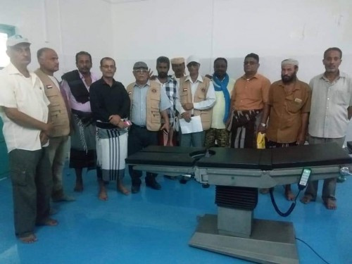 لجنة الإغاثة والأعمال الإنسانية بالانتقالي تُقدم أدوية ومستلزمات طبية لمستشفى صلاح الدين في البريقة