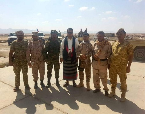 العولقي يزور اللواء الرابع نخبة ويحث منتسبيه على تعزيز تماسكهم لتحقيق الأهداف السامية