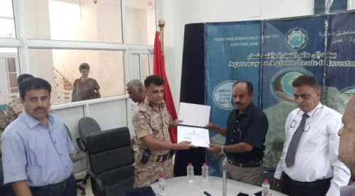 بعد إحباط محاولات عديدة  للبسط على أراضيها .. المنطقة الحرة تكرم قائد كتيبة حزم (1)