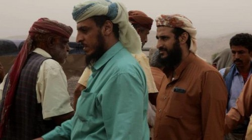 وفد من ألوية الدعم والإسناد يقدم واجب العزاء لأسر ضحايا الهجوم الإرهابي ب#أبيـن