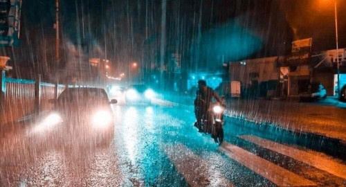 بدء الحالة المدارية في #العاصمة_عدن وأرصاد المطار يتوقع ازدياد شدتها خلال الساعات القادمة