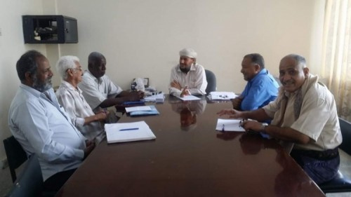 لجنة الاغاثة بانتقالي التواهي تناقش مع مأمور المديرية الحلول لتجنب اضرار المنخفض القادم