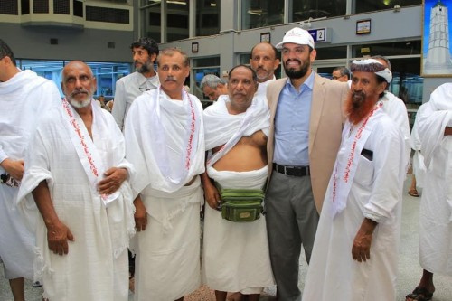 نائب رئيس #المجلس_الانتقالي يودّع الدفعة الأولى من الحجاج الجرحى وأسر الشهداء ورجال المقاومة (صور)