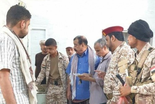 رئيس الجمعية الوطنية يلقي نظرة الوداع على شهداء العمليتين الغادرتين بـ#العاصمة_عدن