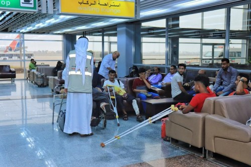 دولة الإمارات تقوم بإخلاء جرحى الحوادث الإرهابية في #العاصمة_عدن للعلاج في الخارج