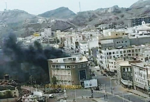 مليشيا الحماية الإرهابية تحرق البنك الأهلي بعد نهبه خلال اليومين الماضيي