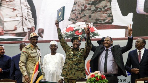 بتوقيع وثائق الفترة الانتقالية.. السودان على طريق الديمقراطية