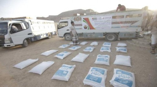 الهلال الإماراتي يقدم مساعدات غذائية على اهالي مديرية ساه بوادي #حضـرموت