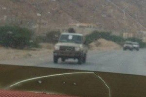 نقل الاسرى الجنوبيين إلى #مارب لمعاقبتهم يشعل أزمة بين محافظ شبوة واللواء الأحمر