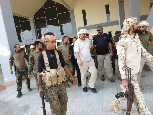 الرئيس القائد عيدروس الزُبيدي يتفقد مطار عدن الدولي والقوات المرابطة في عدد من النقاط الأمنية بـ#العاصمة_عدن