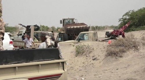 القوات الجنوبية تشرع في عمل سياجات في خط العلم لحماية #العاصمة_عدن