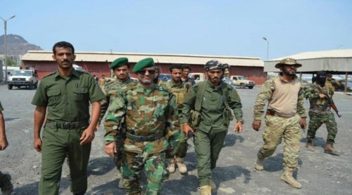 اللواء  شلال يزور كتيبة حماية ميناء المعلا ويشيد بثباتهم وصمودهم في الحفاظ على أمن واستقرار الميناء