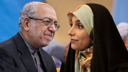 الإطاحة بابنة وزير إيراني.. متورطة بـ"مافيا الأدوية"