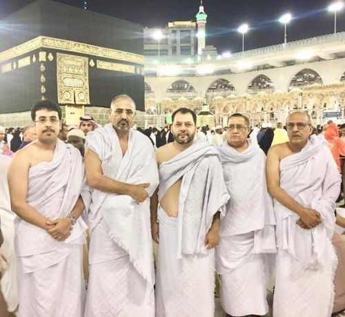 الرئيس الزبيدي وأعضاء هيئة رئاسة #المجلس_الانتقالي_الجنوبي يؤدون مناسك العمرة في مكة