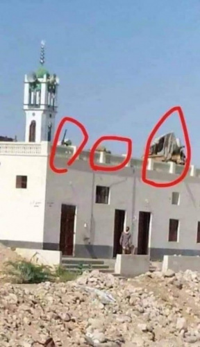 مليشيا حزب الاصلاح تحول مساجد عتق ب#شبوة الى ثكنات عسكرية ومواطنون يستنكرون