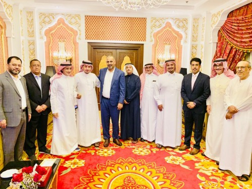 الرئيس الزُبيدي يلتقي أعضاء تحالف القوى الوطنية الجنوبية