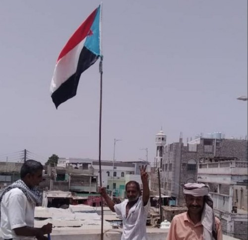 انتقالي زنجبار يدشن حملة رفع الاعلام الجنوبية بالمرافق والمؤسسات الحكومية في #أبين