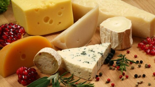 تناول الجبن يومياً يحمي أوعيتك الدموية من التلف
