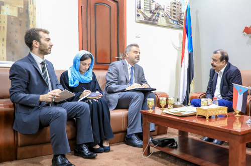 اللواء بن بريك يلتقي رئيس اللجنة الدولية للصليب الأحمر بـ#العاصمة_عدن