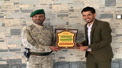 اللواء شلال يكرم الإعلامي يزيد الربيعي بعد اختياره كأفضل شخصية للعام 2018م