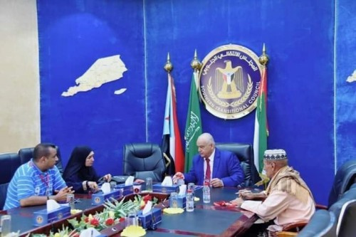 الوالي يلتقي قيادة نقابة المعلمين والتربويين الجنوبيين