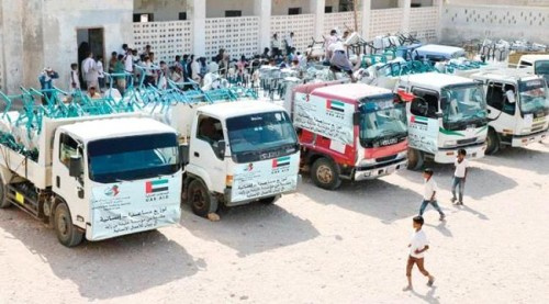 أدوات ومستلزمات مدرسية من "خليفة الانسانية" لمدارس سقطرى