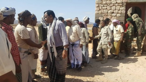 اللواء السقطري يقدم واجب العزاء لشيخ منطقة سلمهوه في وفاة مقدم قبيلة السليمي