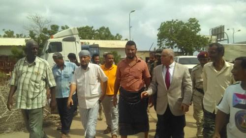 الوالي والشعيبي يتفقدان مؤسسة النجارة بالقلوعة ويشددان على ضرورة عودة نشاطها