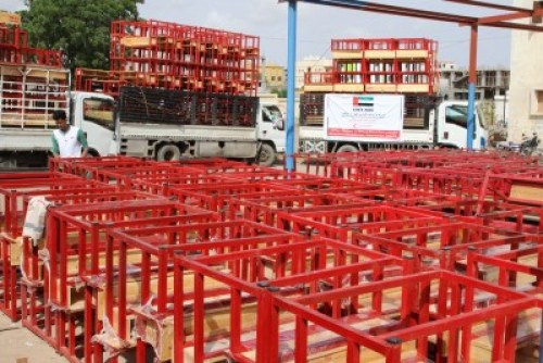 الهلال الإماراتي يستجيب للمناشدات ويقدم كراسي مدرسية لمدرسة القدس بـ#ألعاصمة_عدن