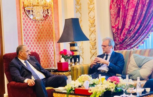 الرئيس الزُبيدي يستقبل السفير الفرنسي لدى #اليمن