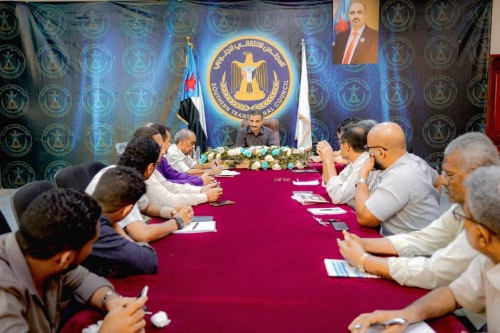 لملس يبحث سبل تحديث أساليب العمل الإعلامي في الأمانة العامة مع رئيس وكوادر الدائرة الإعلامية