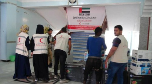 الهلال الإماراتي يسلّم أجهزة إلكترونية لكلية الصيدلة جامعة عدن