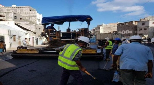 بدء مشروع سفلتة طريق الخساف بمديرية صيرة بـ#العاصمة_عدن