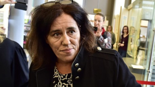 أم حبست رضيعتها في صندوق سيارة لعامين.. وهذا مصيرها