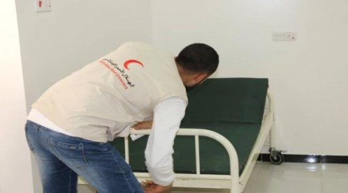 الهلال الإماراتي يرفد مستشفى الجمهورية ومركز الإمداد الدوائي بأسرّة طبية وكراسي متحركة