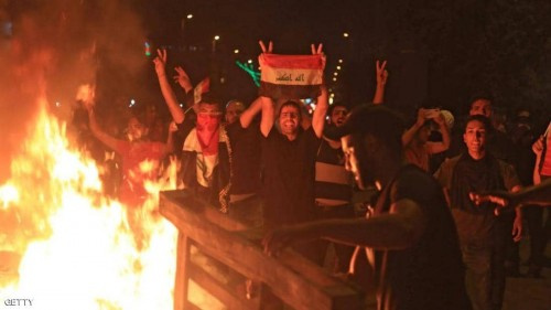 العراق.. مقتل 11 متظاهرا حرقا بعد إضرام النار بمقر فصيل مسلح