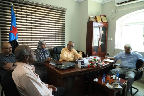 بحضور الجعدي.. رئيسة لجنة تنظيم وتنضيد المناهج ب#المجلس_الانتقالي تلتقي بعدد من التربويين الجنوبيين