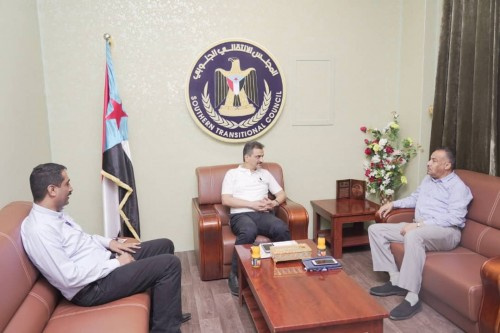 لملس يلتقي مسؤولي ضرائب عدن ويشدد على ضرورة تفعيل نشاط المرافق الإيرادية