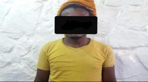 القبض على مطلوب أمنياً في البريقة بعد ارتكابه جريمة سرقة في المهرة