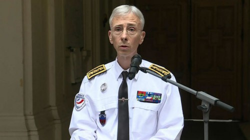 تجريد عناصر أمن من سلاحهم والإبلاغ عن "تطرف" العشرات بعد الهجوم على محافظة الشرطة في باريس