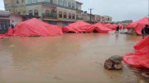 رغم هطول الأمطار الغزيرة.. استمرار اعتصام ابناء سقطرى ضد الإصلاح