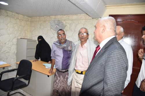 بتوجيهات من الرئيس الزُبيدي.. الوالي يزور نيابة صيرة لمتابعة قضية المواطن فهمي السبراتي