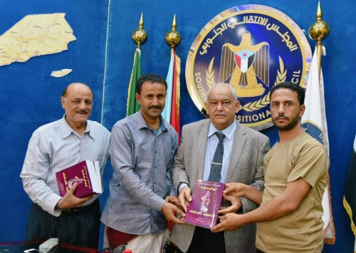 الوالي يناقش مع شقيقي الشهيد أبو اليمامة الترتيبات الجارية لإحياء مئوية الشهيد ورفاقه