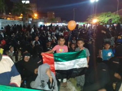 ضمن الحملة الشعبية #ماقصرتوا_عيال_زايد.. حفل جماهيري حاشد بمدينة المكلا يؤكد الوفاء والشكر لدولة الإمارات